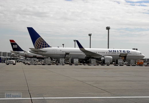 N671UA B767-322ER United Airlines