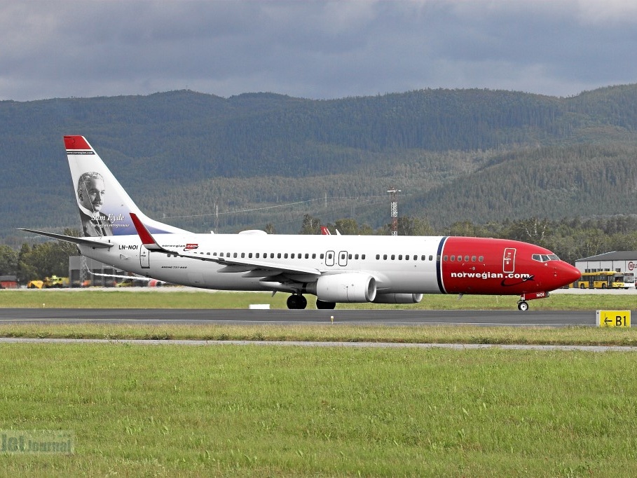 LN-NOI B737-86N Norwegian