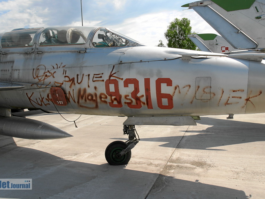 9316 MiG-21UM Malbork