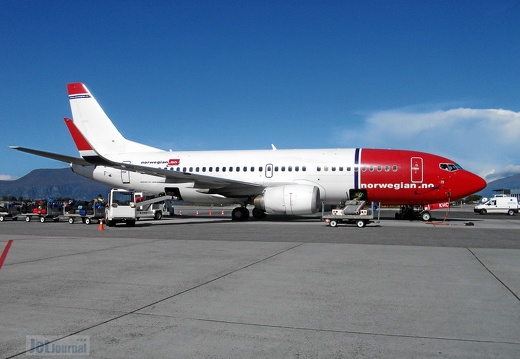 LN-KHC B737-31S Norwegian AES