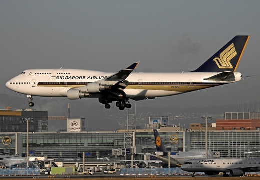 9V-SPJ B747-412 Singapore Airlines