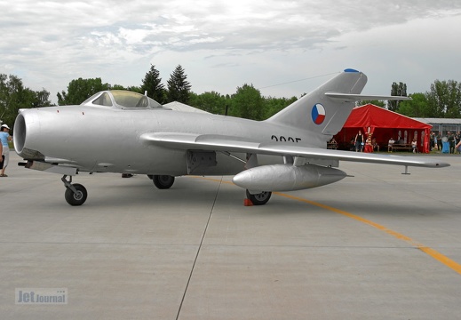 3825 MiG-15