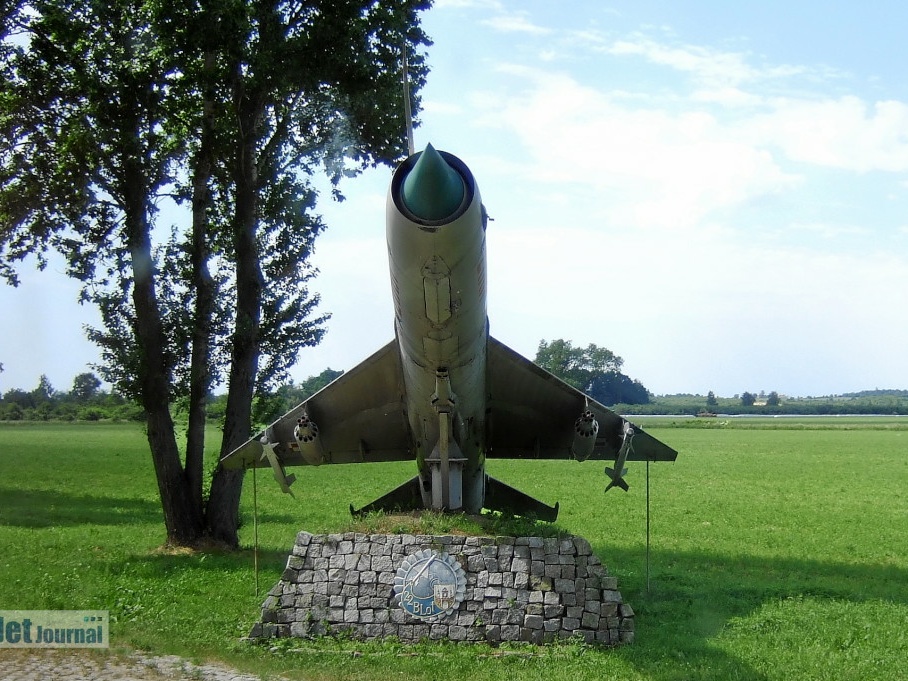 2001 ( ex 1909) MiG-21M Malbork