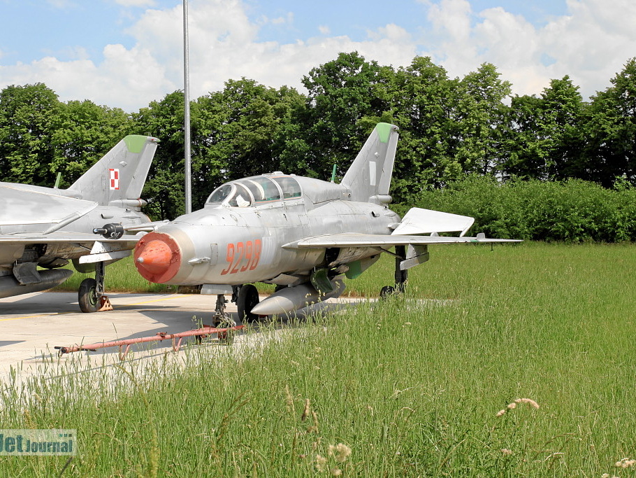 9298 MiG-21UM Malbork