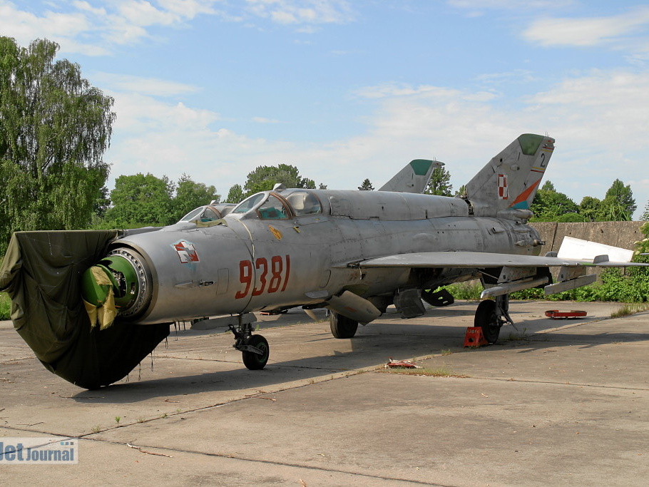 9381 MiG-21bis Malbork (944 visites) 9381 MiG-21bis Malbork