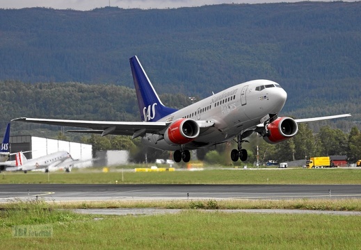 LN-RPB B737-683 SAS TRD