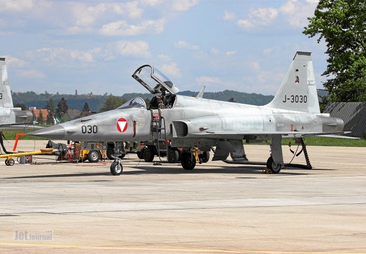 J-3030 F-5E Graz