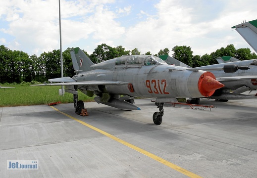 9312 MiG-21UM Malbork