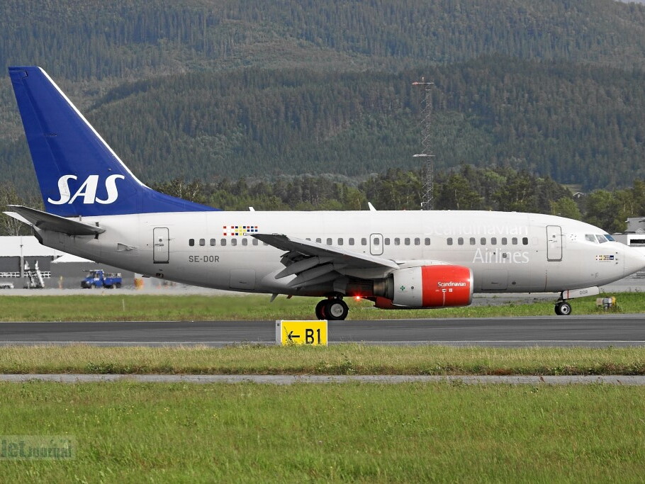 SE-DOR B737-683 SAS