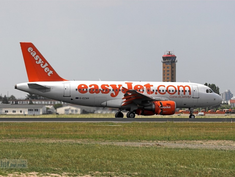 G-EZAH A319-111 EasyJet SXF