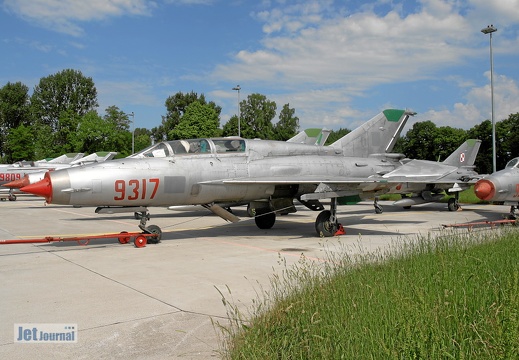 9317 MiG-21UM Malbork