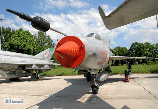 9297 MiG-21UM Malbork