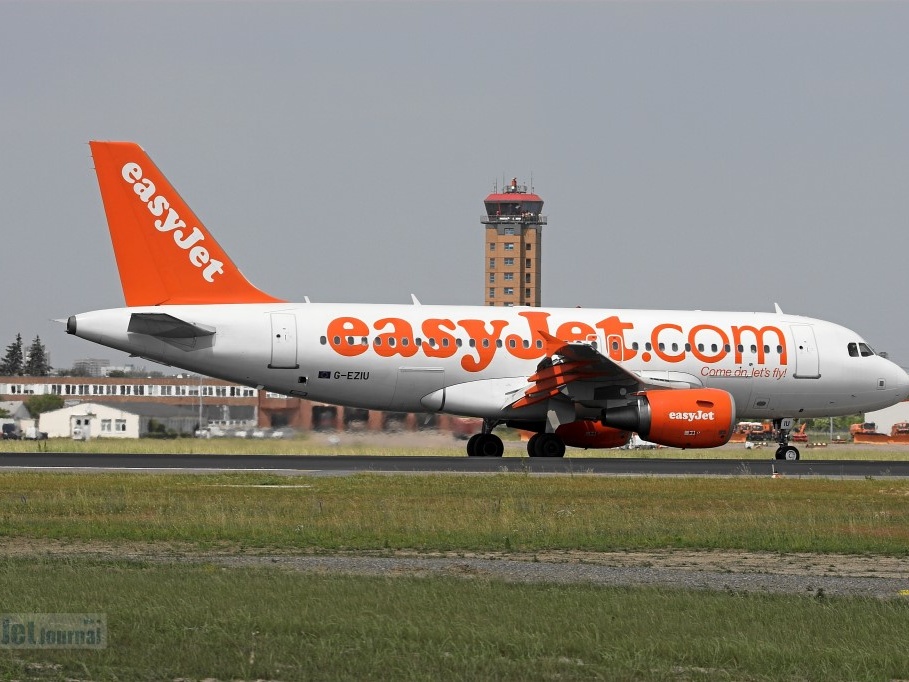 G-EZIU A319-111 EasyJet SXF