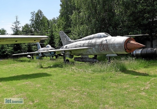 2401 MiG-21PF cn 762401 Pic1
