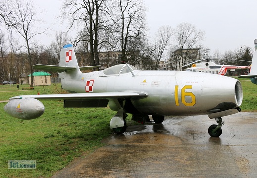 16 gelb, Jak-23