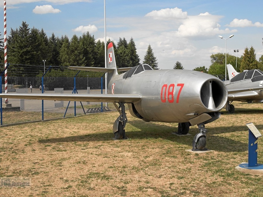 087 Jak-23