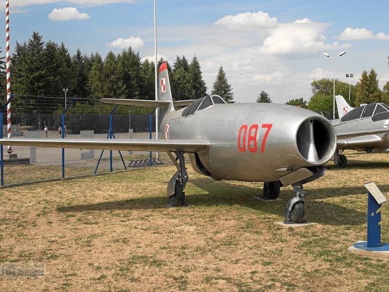 087 Jak-23