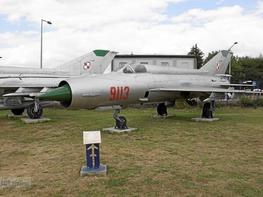 9113 MiG-21MF (3192 visitas) 9113 MiG-21MF