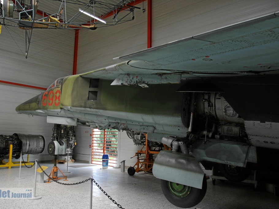 698 20-46 MiG-23BN Pic3