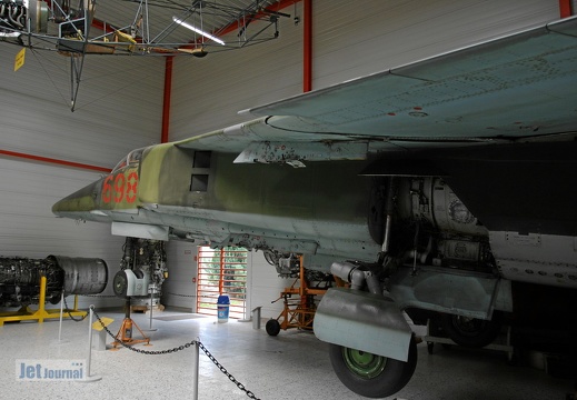 698 20-46 MiG-23BN Pic3