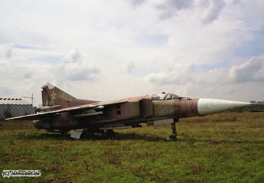 MiG-23S, 25 weiss umrandet