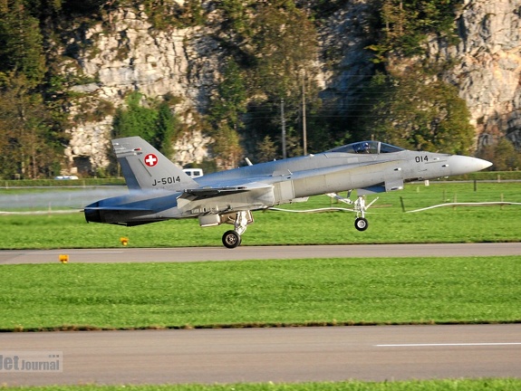 J-5014 F-18C Take off Meiringen Schweizer Luftwaffe
