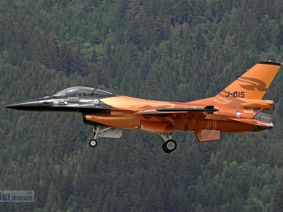 J-015 F-16AM RNLAF