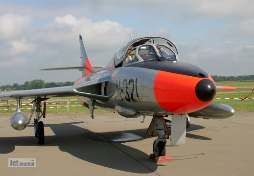 G-BWGL, N-321, Hawker Hunter T8C 