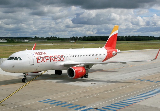 Iberia A321 EC-LYE at Rostock / Laage (ETNL/RLG)