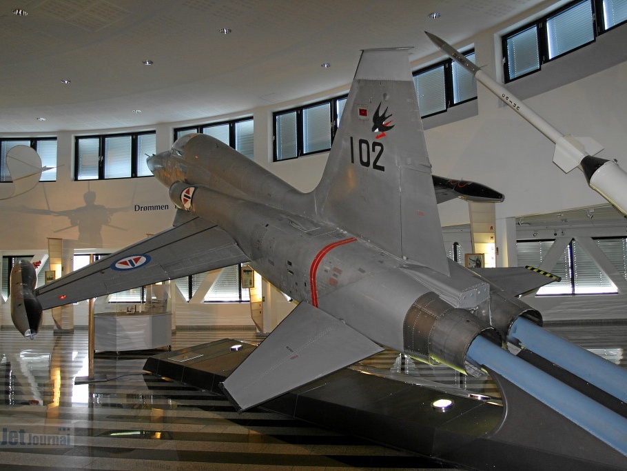 102 RF-5A