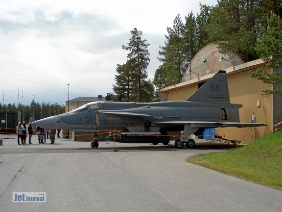 37958 58 AJSF37 Viggen F21 Pic1