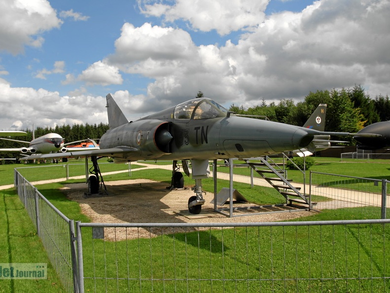 33-TN 304 ex 310 Mirage IIIR Pic2