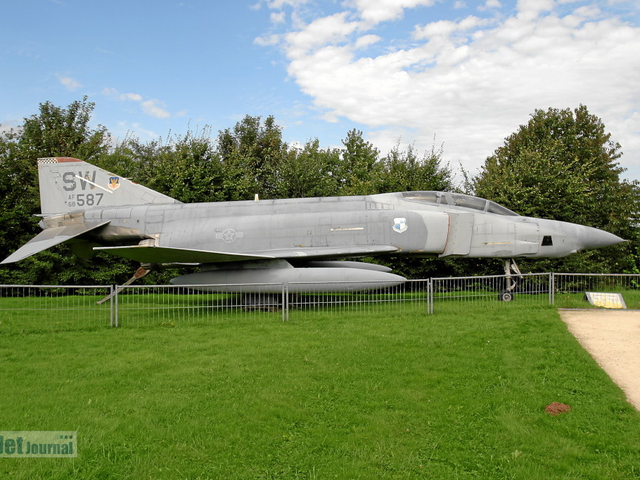 68-0587 SW MDD RF-4C Phantom Pic1 (2292 Besuche) 68-0587 SW MDD RF-4C Phantom Pic1