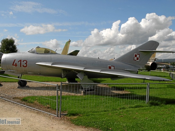 413 MiG-17F Pic1