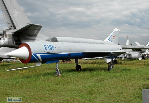 MiG Je-152M, E-166