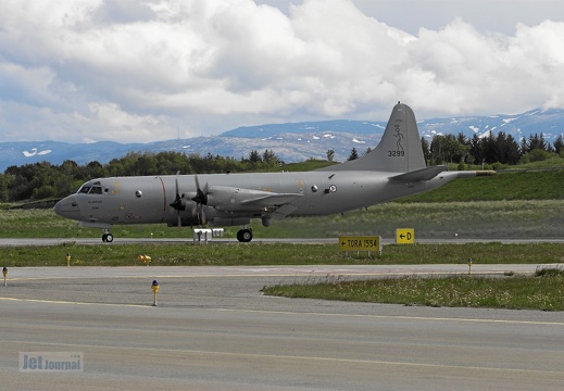 3299 P-3C Taxiway