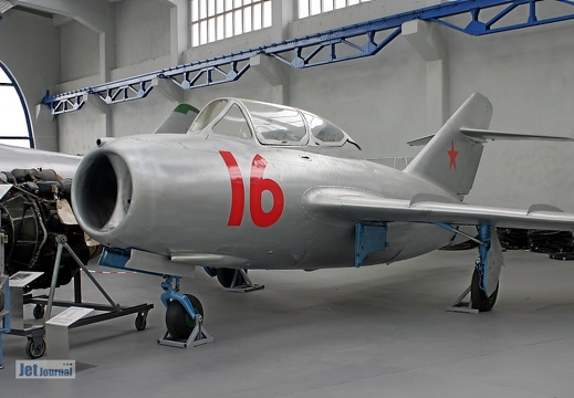 16 rot, MiG-15 UTI