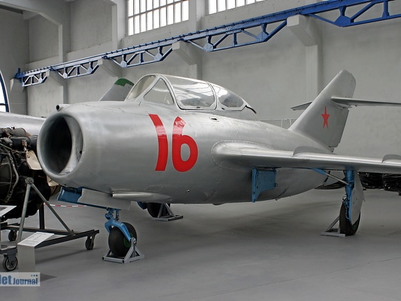 16 rot, MiG-15 UTI