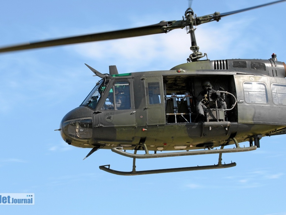 Begleit- und Feuerschutz wurde mit zwei UH-1D sichergestellt