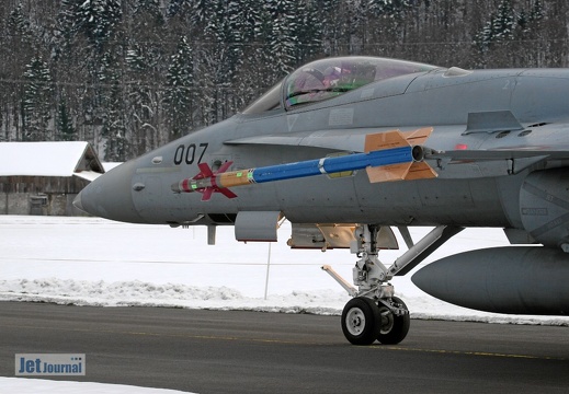 J-5007 F-18C Hornet Pic4