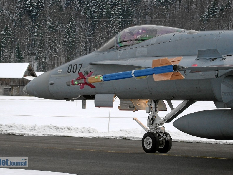 J-5007 F-18C Hornet Pic4