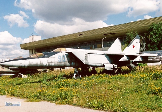 MiG-25PU, 90 blau