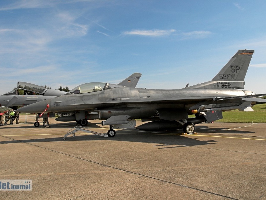 91-0352 F-16CJ 22nd FS 52nd FW