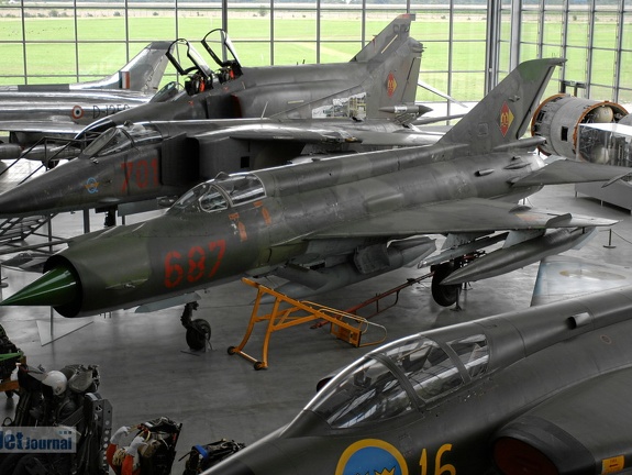 687 23+40 MiG-21MF cn 966215 Pic1