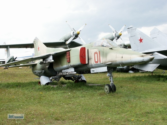 MiG-27, 01 rot (ex. 01 gelb)