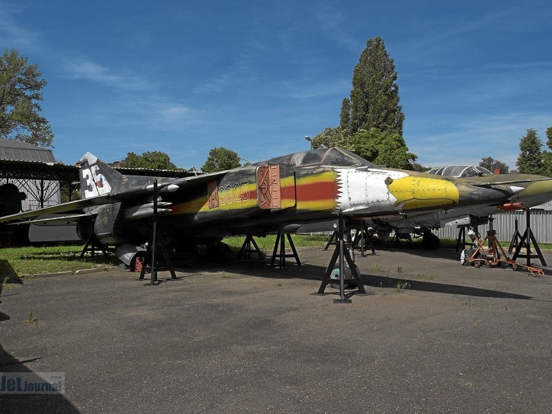9825 MiG-23BN