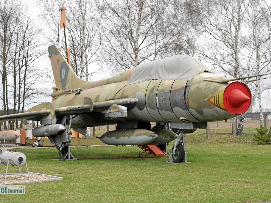 Su-22UM3K, 137 schwarz, ex. NVA