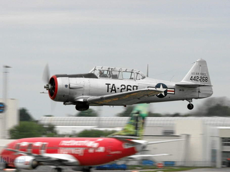 LN-TEX Noorduyn Harvard Mk2B