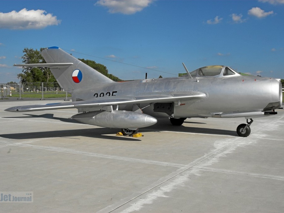 3825 MiG-15