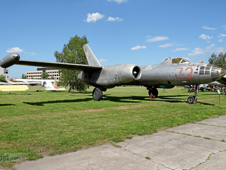 72 Il-28R